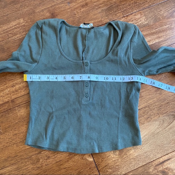Forever 21 Green Ribbed Button Front Crop Top L - Picture 8 of 8